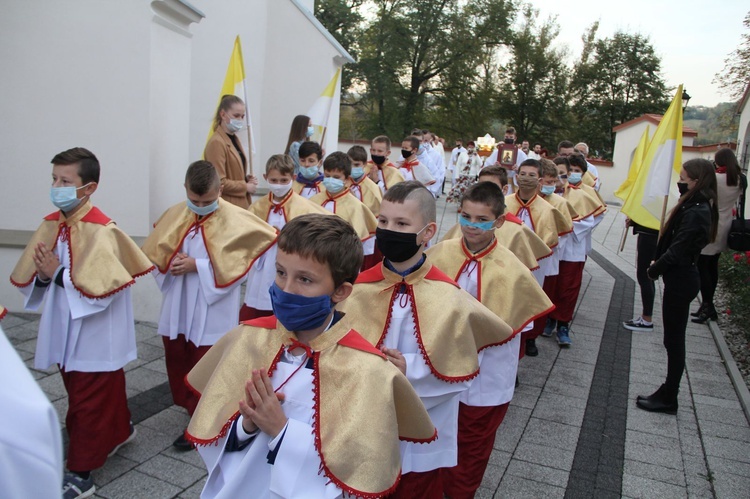 Bobowa. Wprowadzenie relikwii i poświęcenie ołtarza