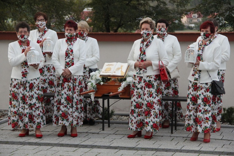 Bobowa. Wprowadzenie relikwii i poświęcenie ołtarza