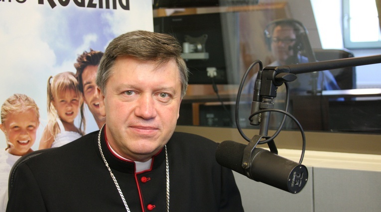 Abp Kupny: Zasłaniając usta i nos pokazuję, że myślę o innych oraz że moi bliźni i ich los nie są mi obojętne