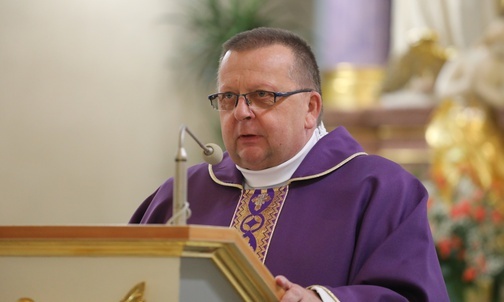 W osobistych słowach o życiu i kapłaństwie śp. ks. Alojzego mówił ks. kan. Grzomba.