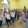 Dzieci z bielawskiego przedszkola przygotowały niespodziankę siostrze misjonarce.