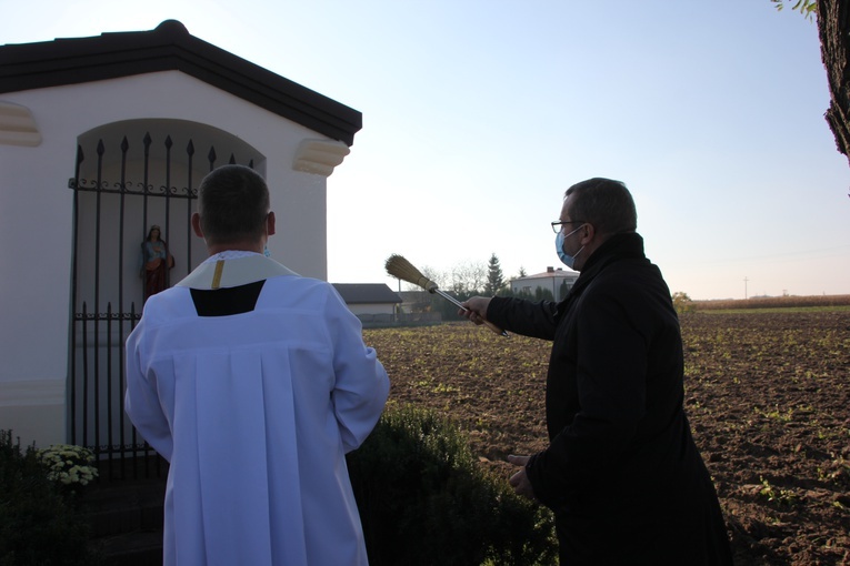 Poświęcenie kapliczki św. Tekli w Giżycach