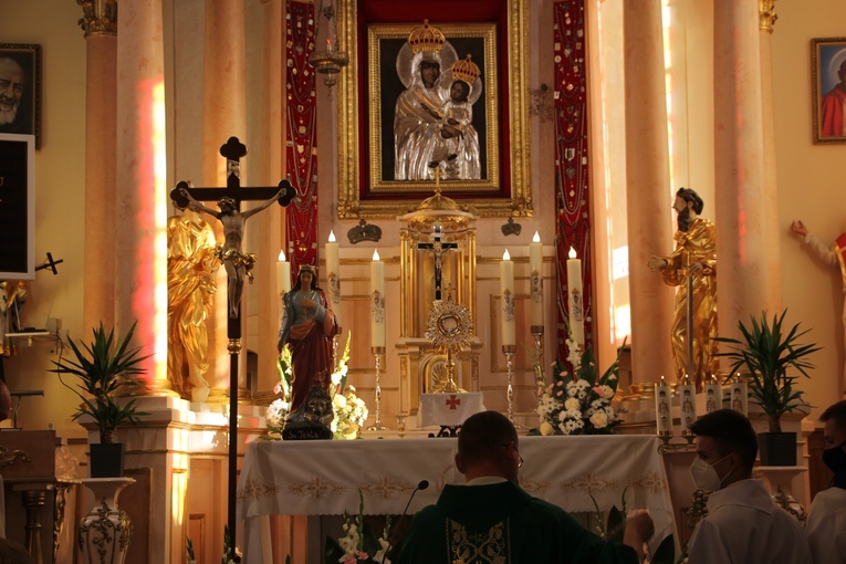 Poświęcenie kapliczki św. Tekli w Giżycach
