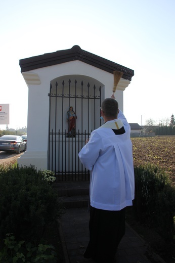 Poświęcenie kapliczki św. Tekli w Giżycach