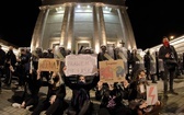 Protest przed katowicką katedrą.