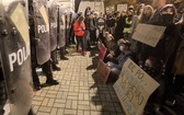 Protest przed katowicką katedrą.