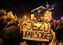 Protest przed katowicką katedrą.