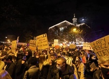 Katowice. Kolejny dzień manifestacji przed katowicką katedrą