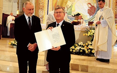 Samorządowcy odebrali dokument z Watykanu, potwierdzający, że papież Polak jest patronem Małopolski. 