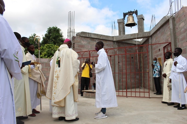 Święto patronalne, bierzmowanie oraz poświęcenie dzwonu w Brazzaville