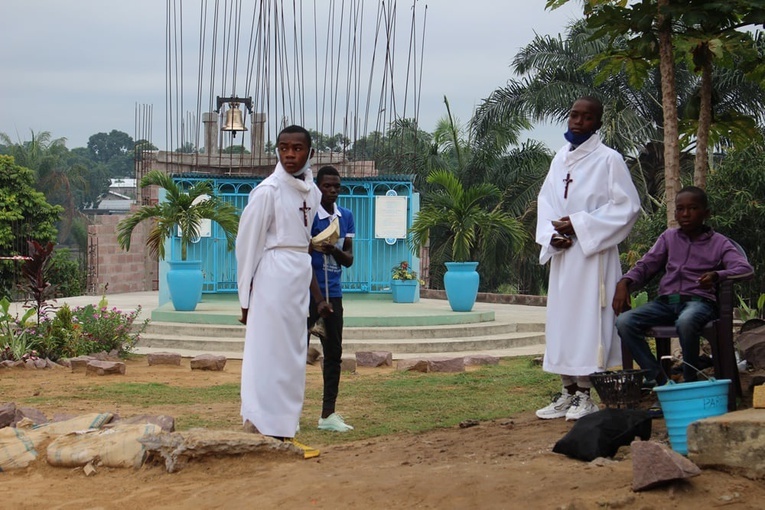 Święto patronalne, bierzmowanie oraz poświęcenie dzwonu w Brazzaville