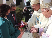 Małżonkowie są zaangażowani także w prowadzenie kursów przedmałżeńskich. Na zdjęciu: wręczenie odznaczenia w Rokitnie.