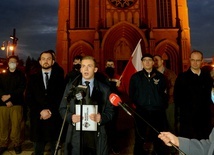 Konferencja prasowa odbyła się przed radomską katedrą.