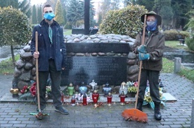 Olsztyn. ZHR robi porządki na cmentarzach 