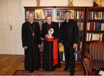 Od lewej: abp Stanisław Budzik, kard. Kurt Koch i ks. Robert Biel.