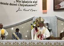 Błogosławieństwo relikwiami św. Jana Pawła II.