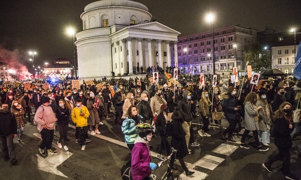 Obalić rząd, przywrócić kompromis aborcyjny. Postulaty wkurzonych