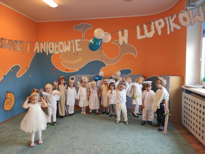 Najazd aniołów i świętych w "Lupikowie"