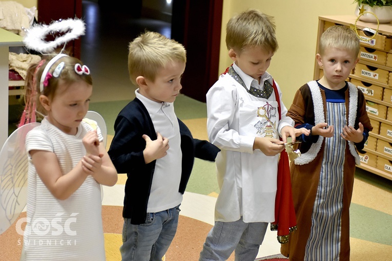 Bal świętych u sióstr prezentek