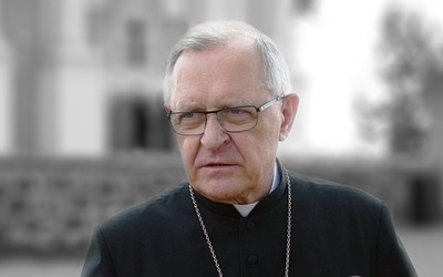 Bp Edward Dajczak zachęca do modlitwy za zmarłych niezależnie od okoliczności