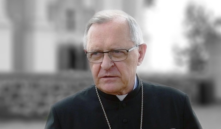 Bp Edward Dajczak zachęca do modlitwy za zmarłych niezależnie od okoliczności