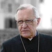 Bp Edward Dajczak zachęca do modlitwy za zmarłych niezależnie od okoliczności