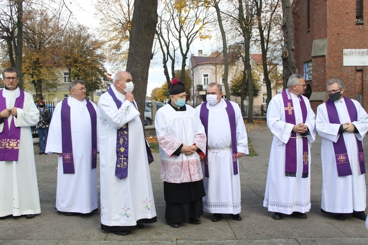 Maków Mazowiecki. Pogrzeb ks. kan. Andrzeja Nowakowskiego