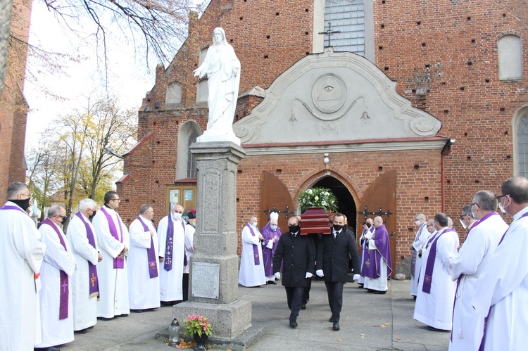 Maków Mazowiecki. Pogrzeb ks. kan. Andrzeja Nowakowskiego