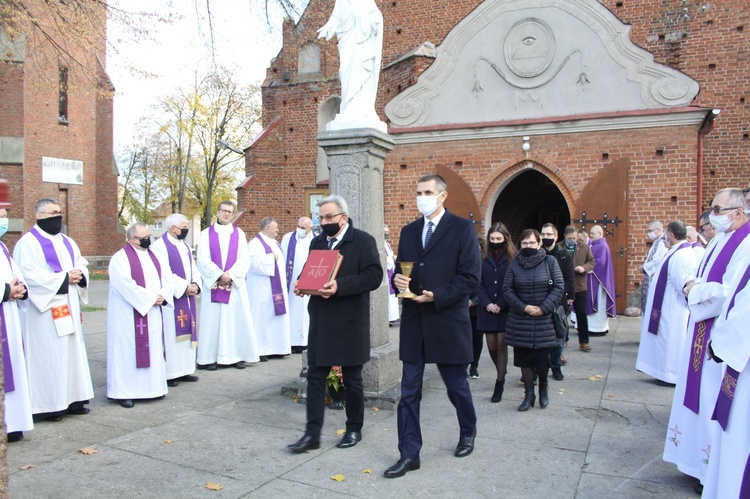 Maków Mazowiecki. Pogrzeb ks. kan. Andrzeja Nowakowskiego