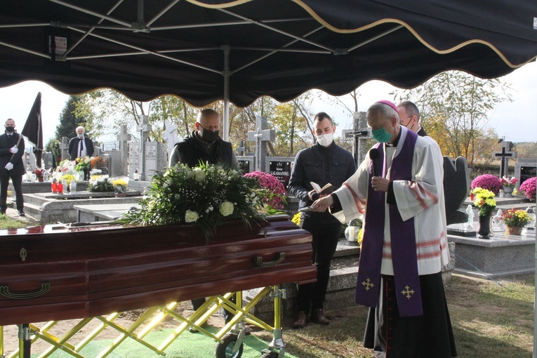 Maków Mazowiecki. Pogrzeb ks. kan. Andrzeja Nowakowskiego