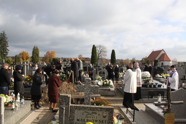 Maków Mazowiecki. Pogrzeb ks. kan. Andrzeja Nowakowskiego