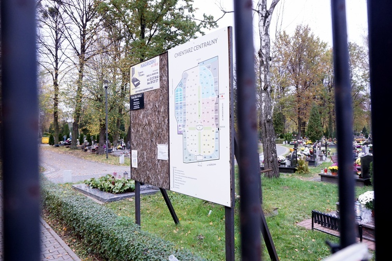 Zamknięty cmentarz Centralny
