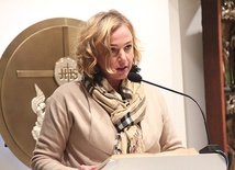 ▲	– Ta posługa rozwija mnie także jako kobietę, gdyż funkcja ta wymaga prostoty, skromności nie tylko w zachowaniu na liturgii, ale również w stroju – podkreśla Bernadetta Holak.
