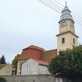 ▲	Kościół parafialny został powiększony w 1756 r. Nadano mu wówczas nowy wystrój.