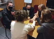 ▲	Pierwszy cykl spotkań starszej grupy dotyczył budowania relacji.