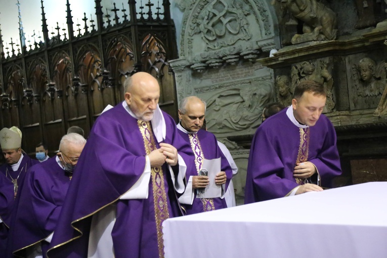 Msza za zmarłych biskupów tarnowskich