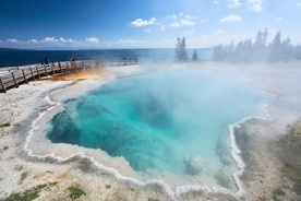 Mężczyzna, który próbował ugotować kurczaki w gorących źródłach w Yellowstone, zostanie ukarany