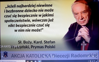 Jeden z bilbordów z wypowiedzią sługi Bożego Stefana kardynała Wyszyńskiego.