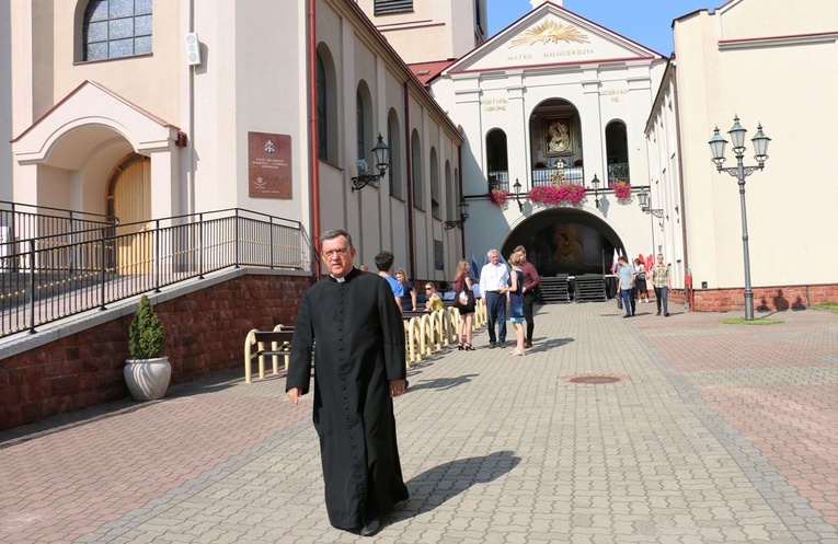 Do wspólnej modlitwy zaprasza ks. prał. Jerzy Karbownik, kustosz sanktuarium w Skarżysku-Kamiennej.