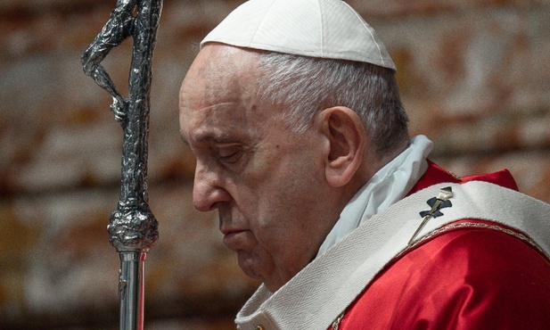 Papież zachęca do kontemplowania tajemnicy Krzyża 