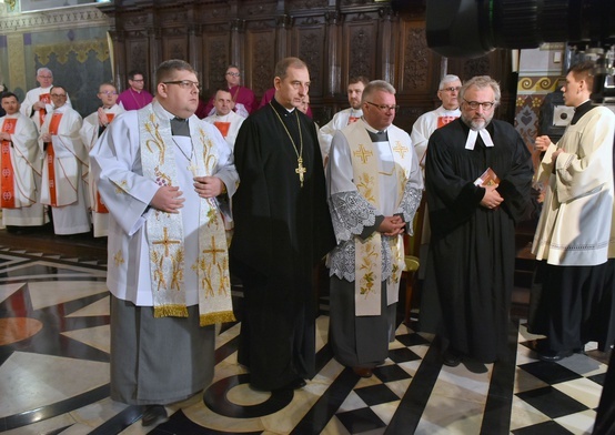 Duchowni prawosławny, ewangelicki, mariawicki i katolicki modlili się wspólnie m.in. w styczniu bieżącego roku w płockiej katedrze.