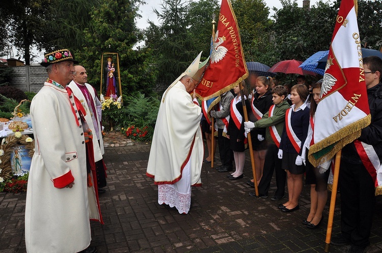 Bp Józef Zawitkowski w kadrach R. Taflińskiego