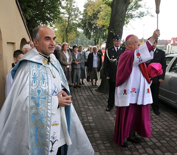 Bp Józef Zawitkowski w kadrach R. Taflińskiego