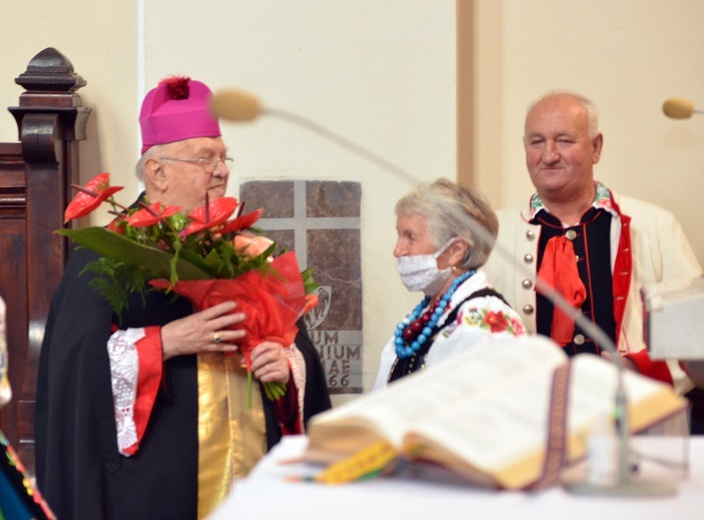Bp Józef Zawitkowski w kadrach R. Taflińskiego