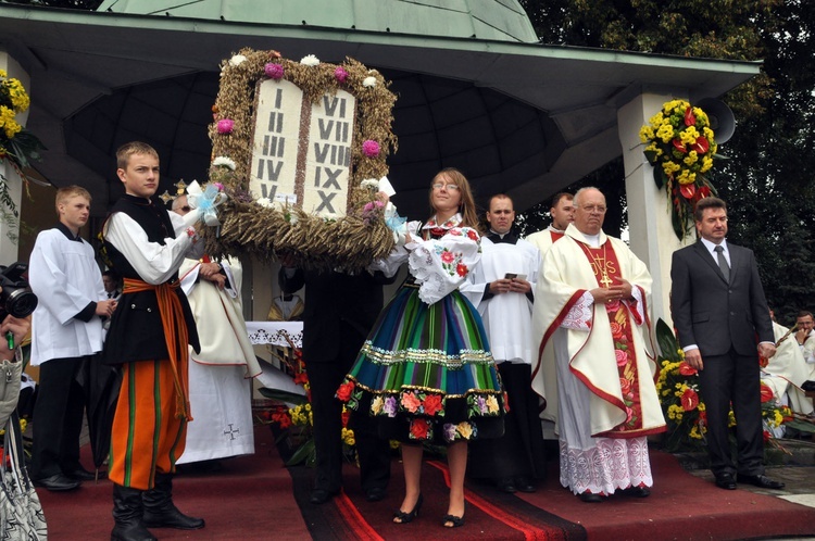 Bp Józef Zawitkowski w kadrach R. Taflińskiego