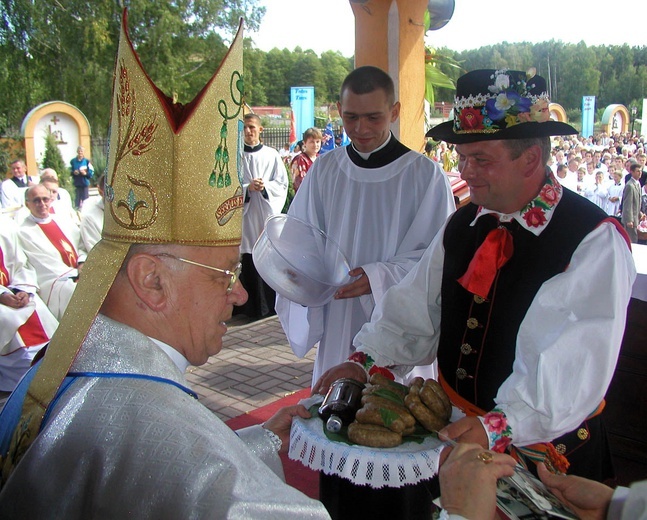 Bp Józef Zawitkowski w kadrach R. Taflińskiego