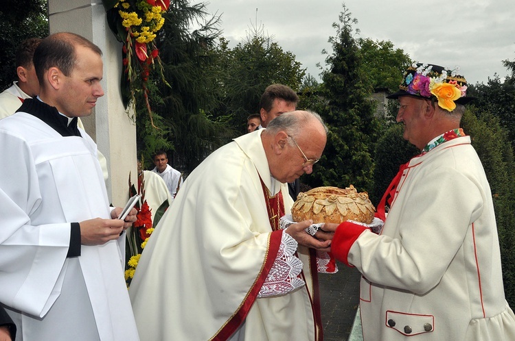 Bp Józef Zawitkowski w kadrach R. Taflińskiego