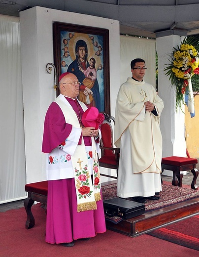 Bp Józef Zawitkowski w kadrach R. Taflińskiego