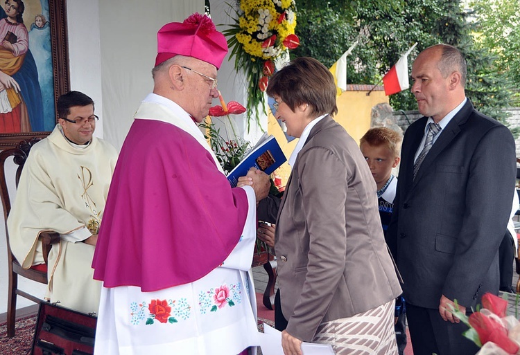 Bp Józef Zawitkowski w kadrach R. Taflińskiego