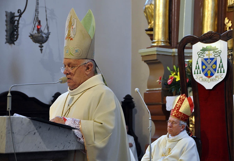 Bp Józef Zawitkowski w kadrach R. Taflińskiego